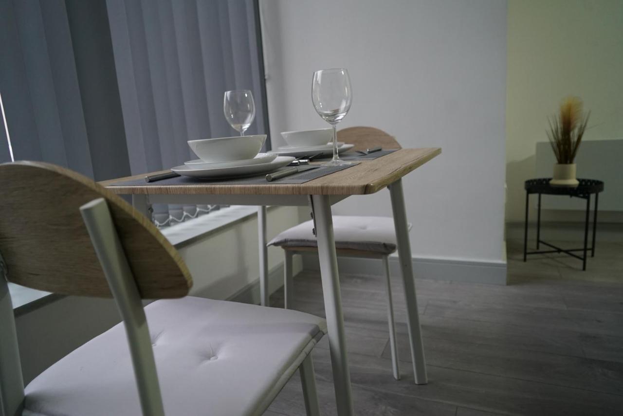 1 & 2 Bed Apartments - Desborough, Kettering, Family, Wifi, Parking Exterior foto