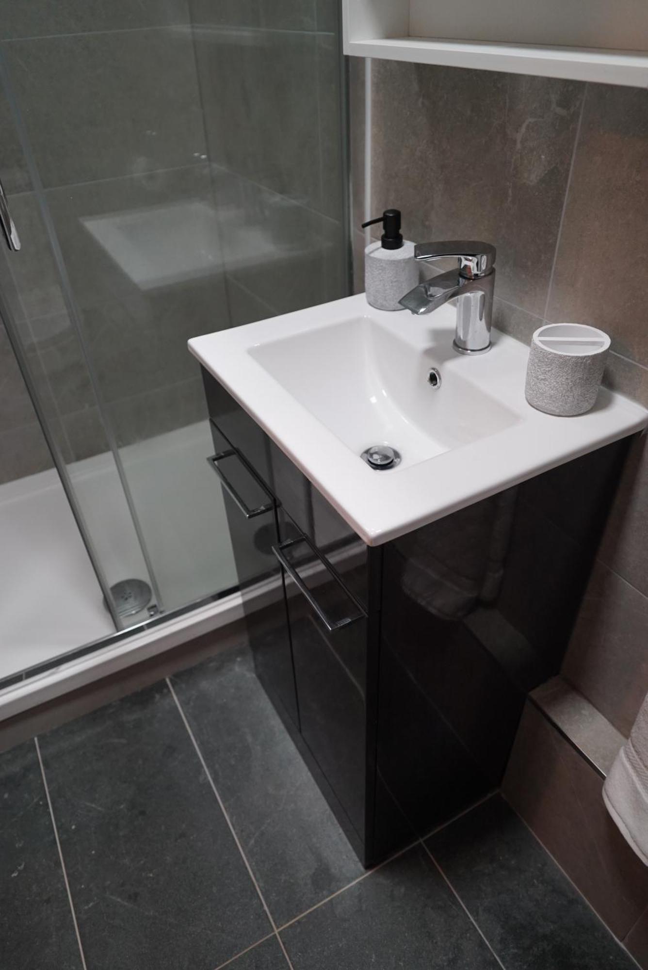 1 & 2 Bed Apartments - Desborough, Kettering, Family, Wifi, Parking Exterior foto