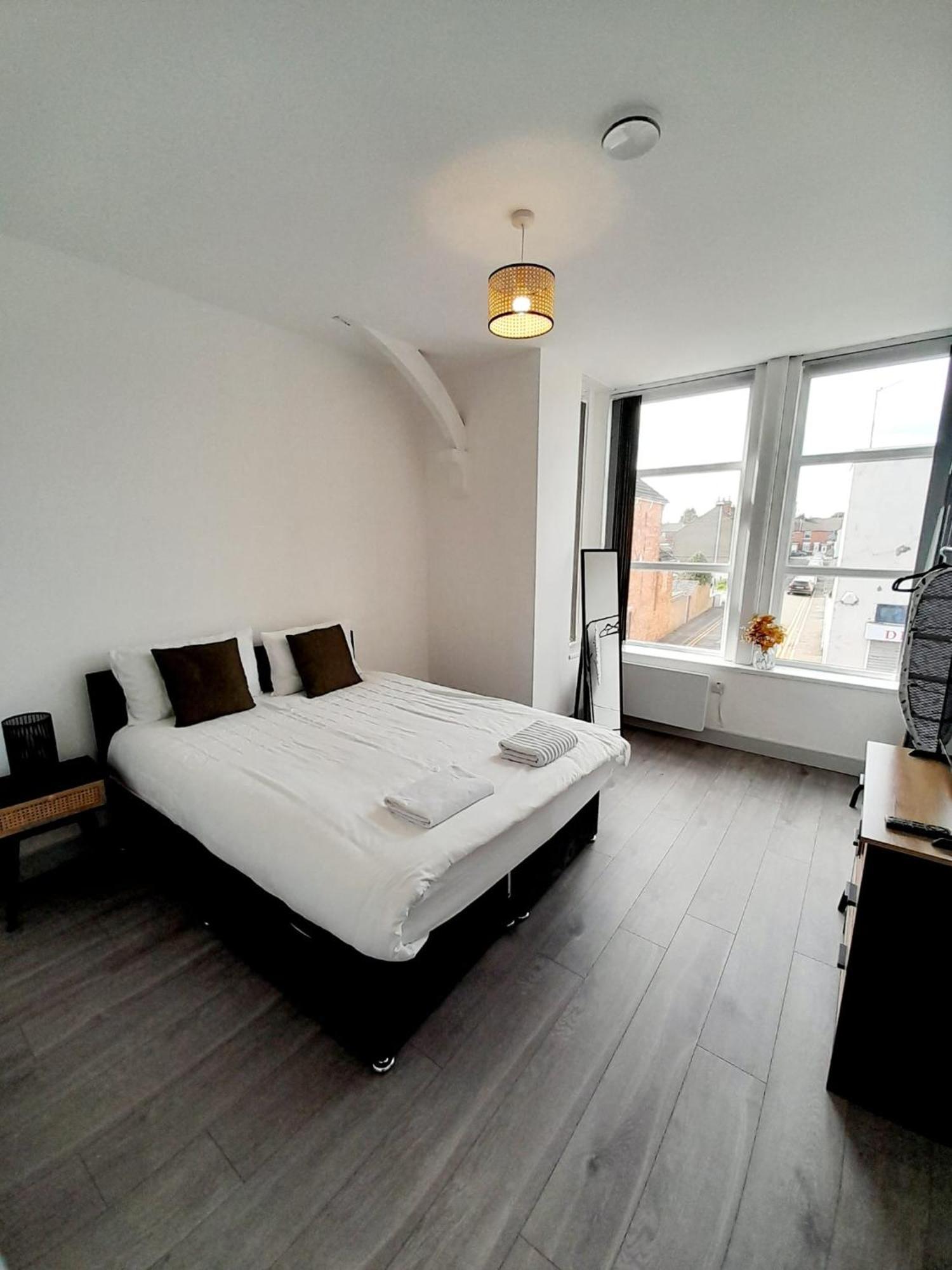 1 & 2 Bed Apartments - Desborough, Kettering, Family, Wifi, Parking Exterior foto